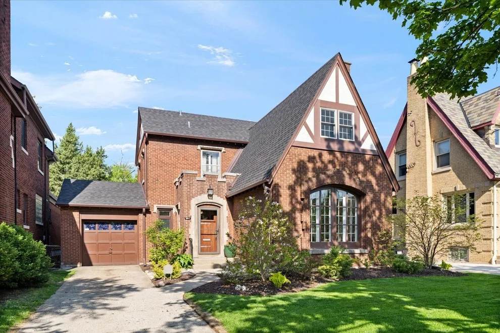 Unit for sale at 9814 S Hoyne Avenue, Chicago, IL 60643