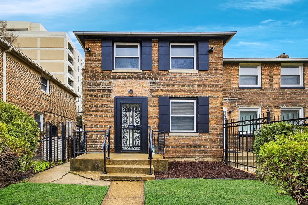 Unit for sale at 3821 S Calumet Avenue, Chicago, IL 60653