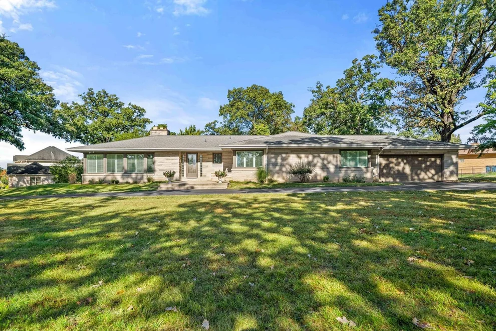 Unit for sale at 200 N Forest Court, Addison, IL 60101