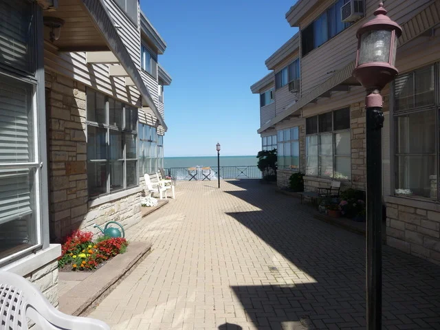 Unit for sale at 7619 N Eastlake Terrace, Chicago, IL 60626