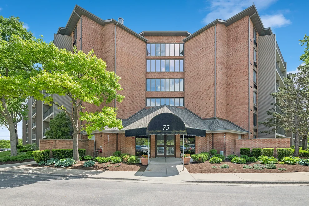 Unit for sale at 75 Kristin Circle, Schaumburg, IL 60195
