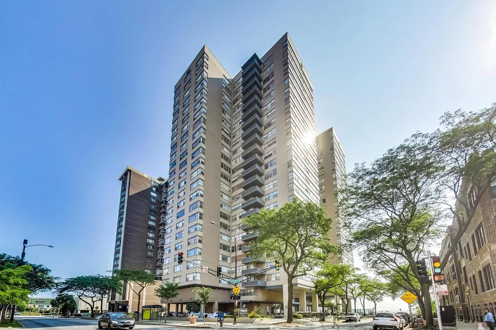 Unit for sale at 6301 N sheridan Road, Chicago, IL 60660