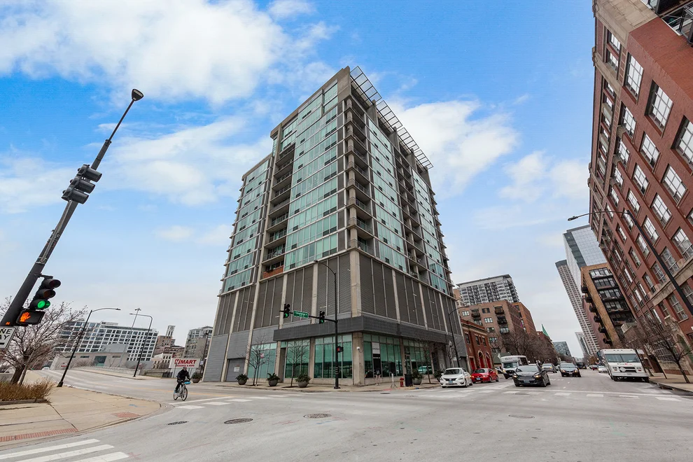 Unit for sale at 700 W Van Buren Street, Chicago, IL 60607