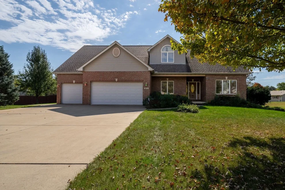 Unit for sale at 2214 Bella Fiore Lane, Pontiac, IL 61764