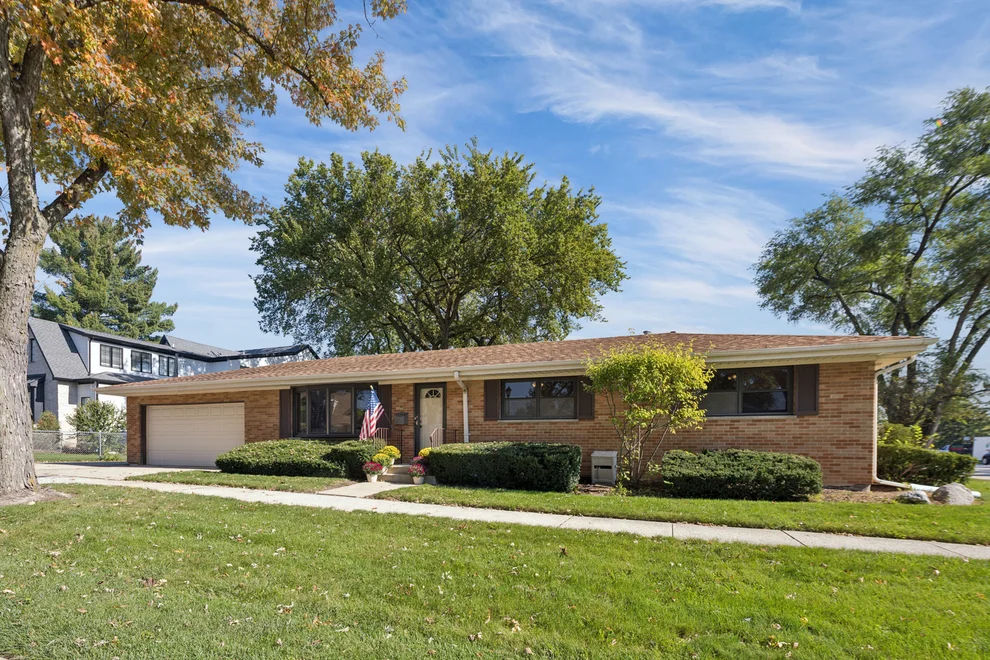 Unit for sale at 303 E Butterfield Road, Elmhurst, IL 60126