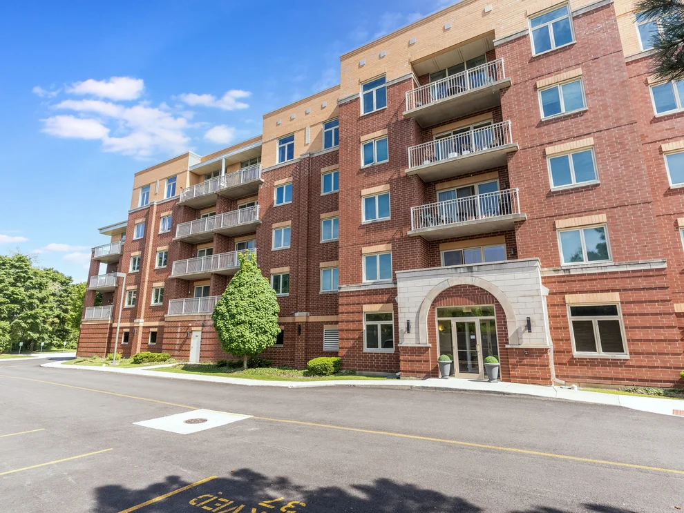 Unit for sale at 500 E Saint Charles Road, Lombard, IL 60148