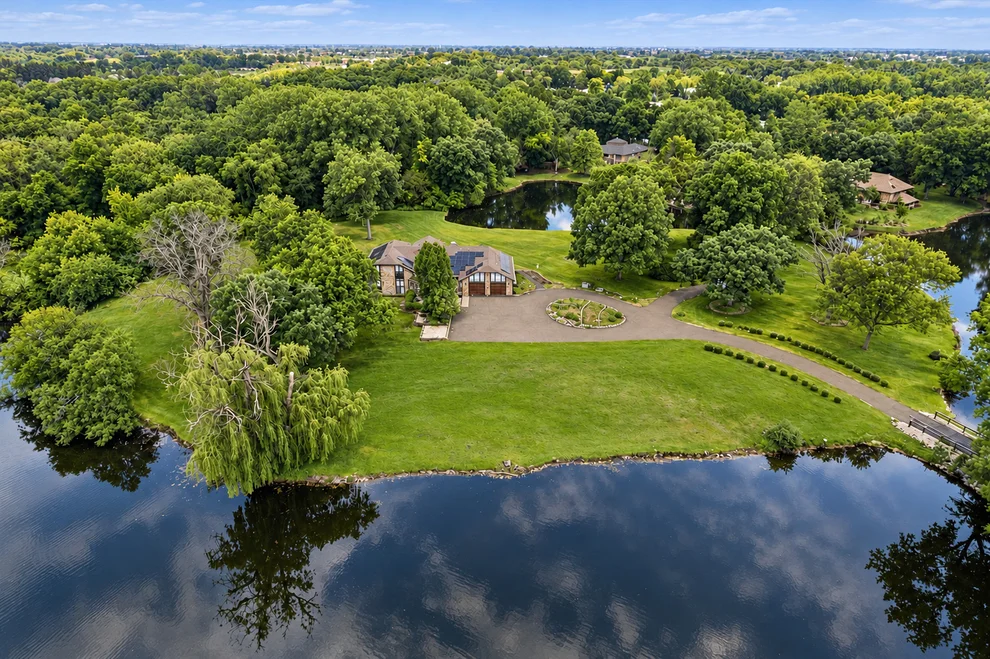 Unit for sale at 17N396 Binnie Lakes Trail, Dundee, IL 60118