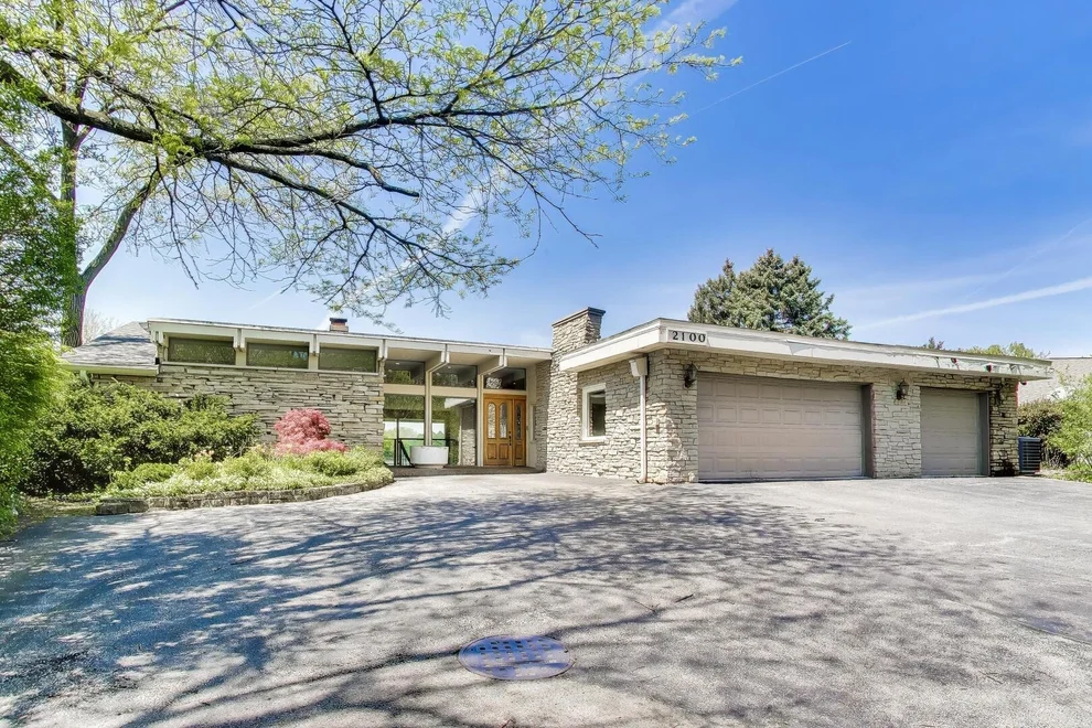Unit for sale at 2100 Valley Lo Lane, Glenview, IL 60025