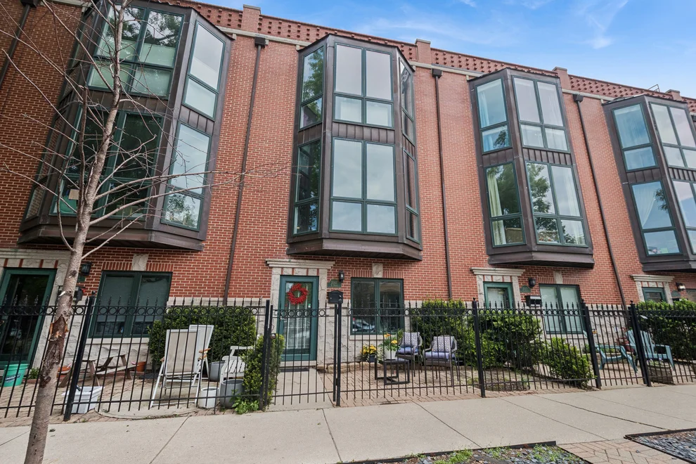 Unit for sale at 2007 N Hoyne Avenue, Chicago, IL 60647