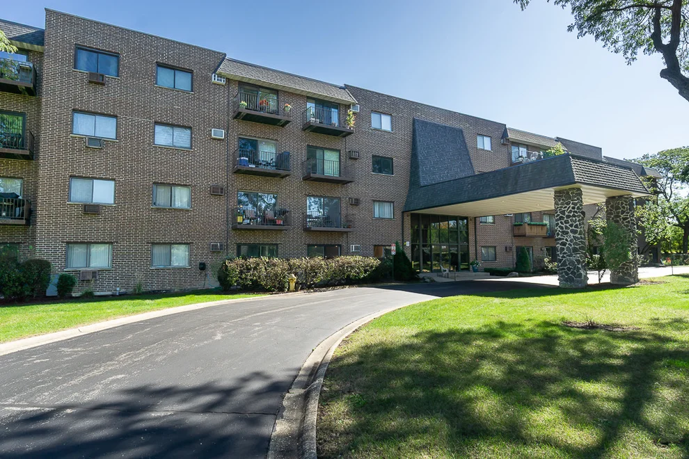 Unit for sale at 235 N Mill Road, Addison, IL 60101