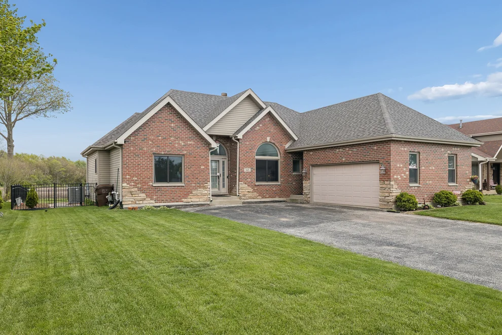 Unit for sale at 625 Merganser Lane, Peotone, IL 60468