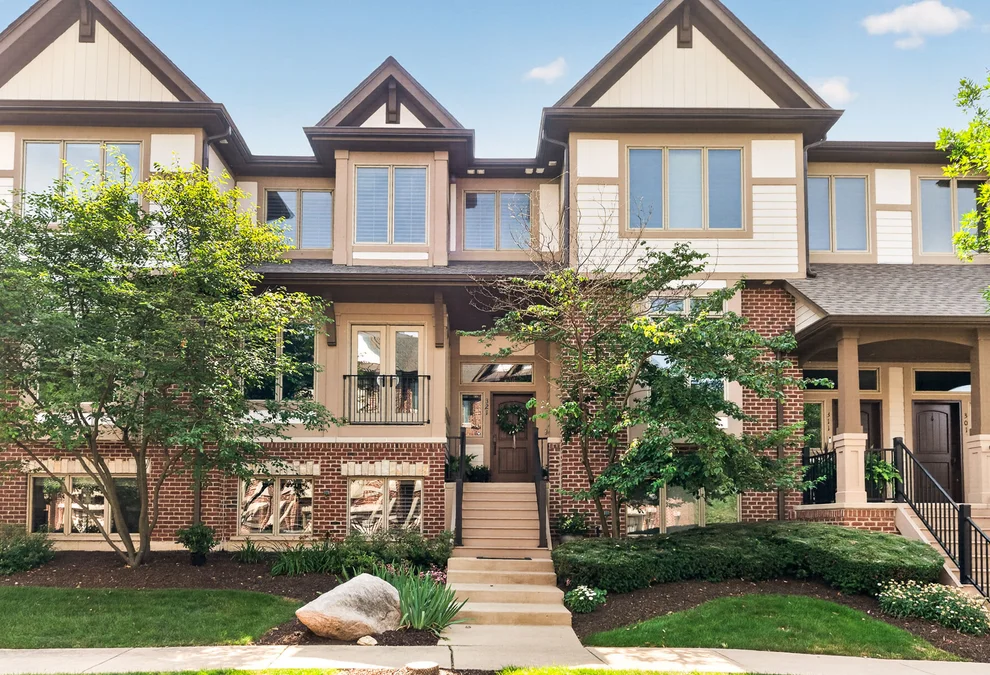 Unit for sale at 321 Brownstone Drive, St. Charles, IL 60174