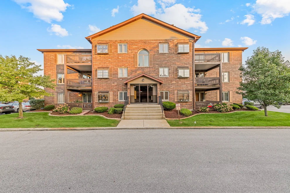 Unit for sale at 6419 Oak Forest Avenue, Tinley Park, IL 60477