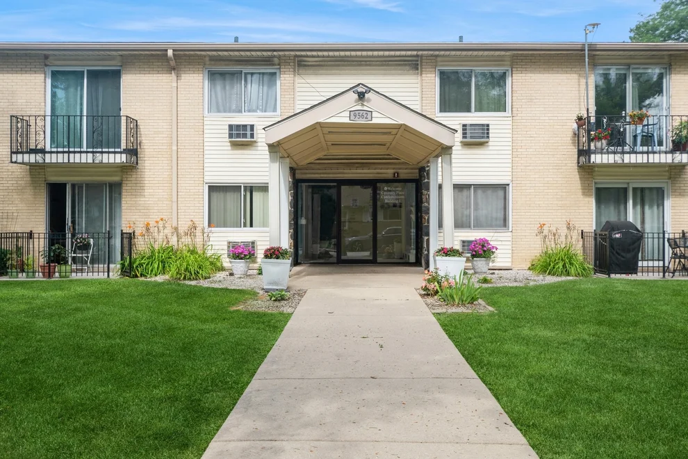 Unit for sale at 9562 PARK Lane, Des Plaines, IL 60016