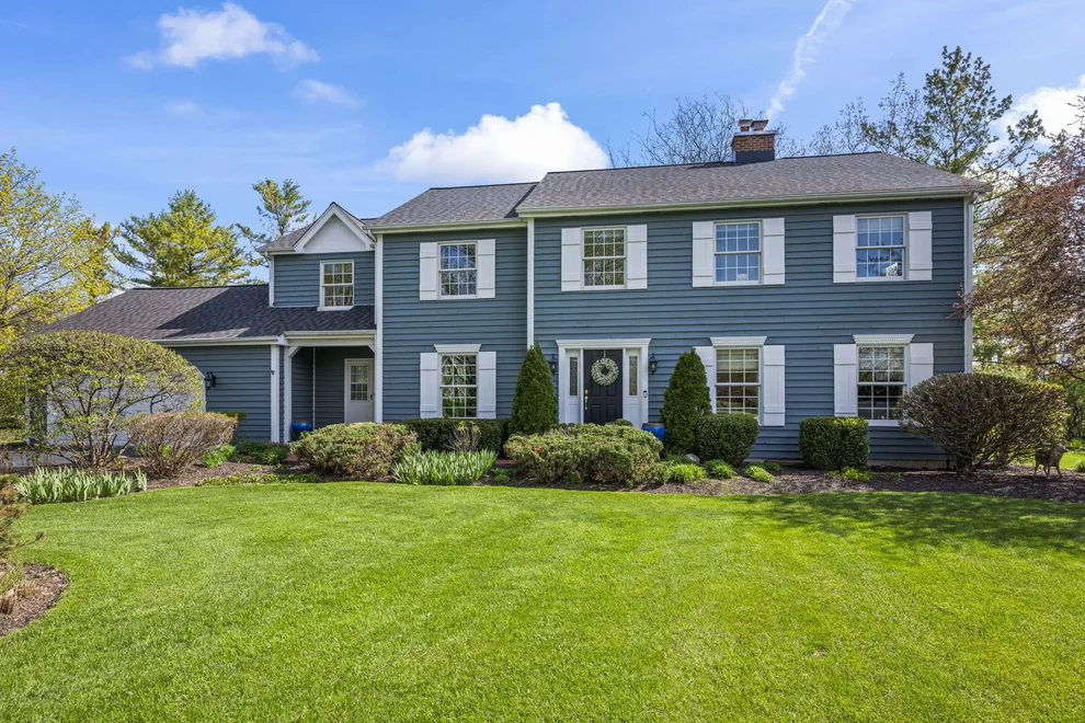 Unit for sale at 12 Thornfield Lane, Hawthorn Woods, IL 60047