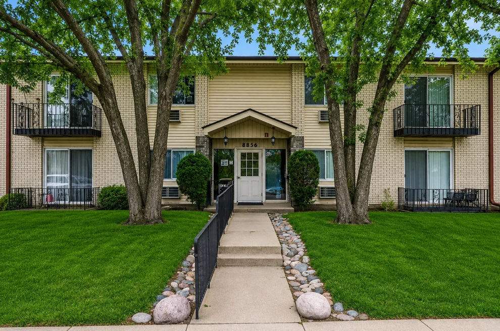 Unit for sale at 8856 Northshore Drive, Des Plaines, IL 60016