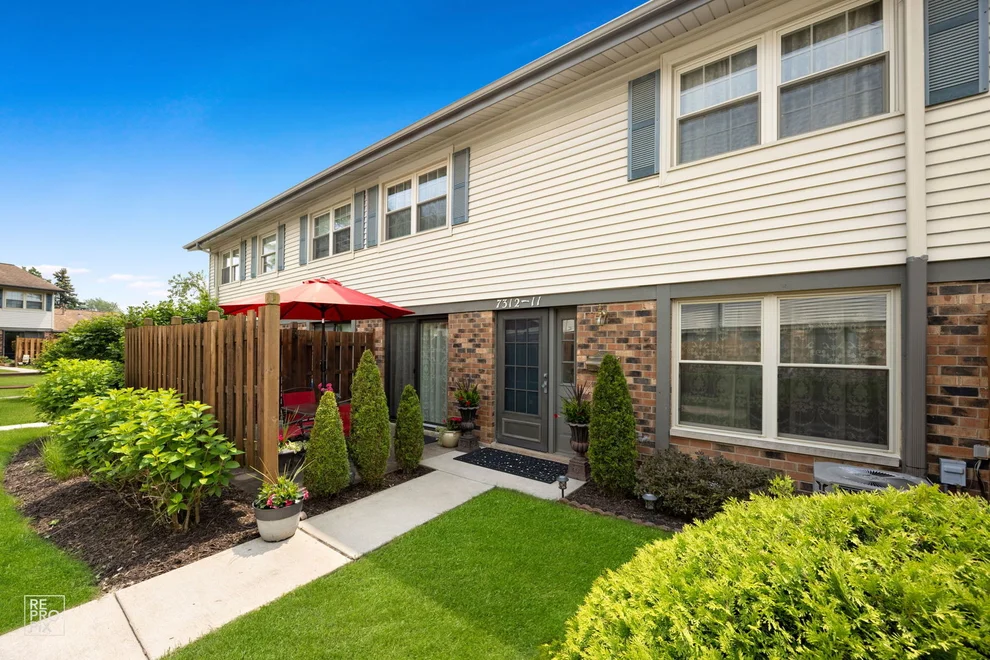 Unit for sale at 7312 Winthrop Way, Downers Grove, IL 60516