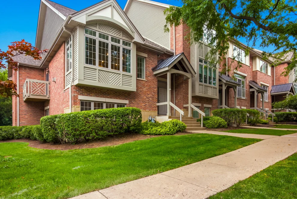 Unit for sale at 60 E Hattendorf Avenue, Roselle, IL 60172