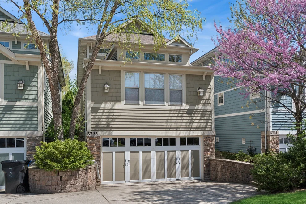 Unit for sale at 5725 N Jersey Avenue, Chicago, IL 60659