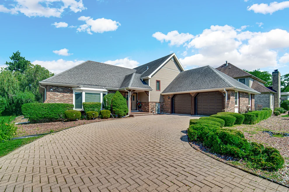 Unit for sale at 20905 London Drive, Olympia Fields, IL 60461