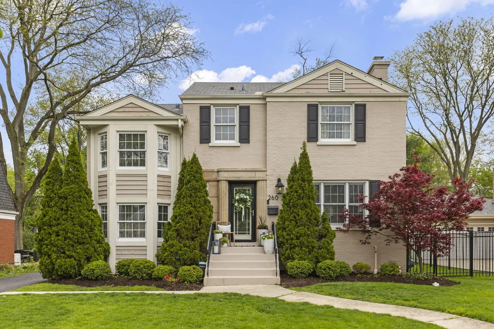 Unit for sale at 260 Chesterfield Avenue, Glen Ellyn, IL 60137