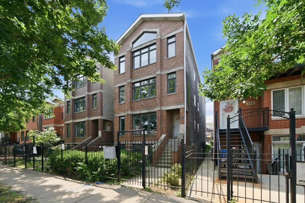 Unit for sale at 2527 W Harrison Street, Chicago, IL 60612