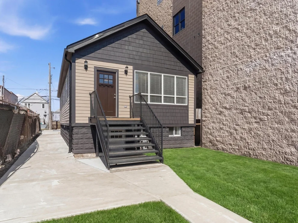 Unit for sale at 638 W 47th Street, Chicago, IL 60609