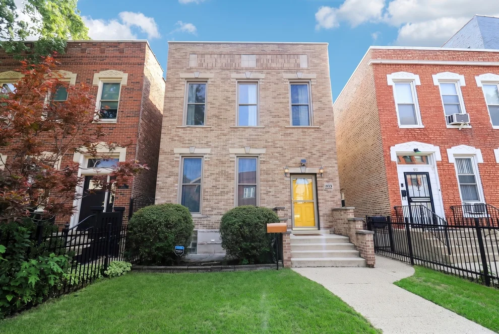 Unit for sale at 929 S Bell Avenue, Chicago, IL 60612