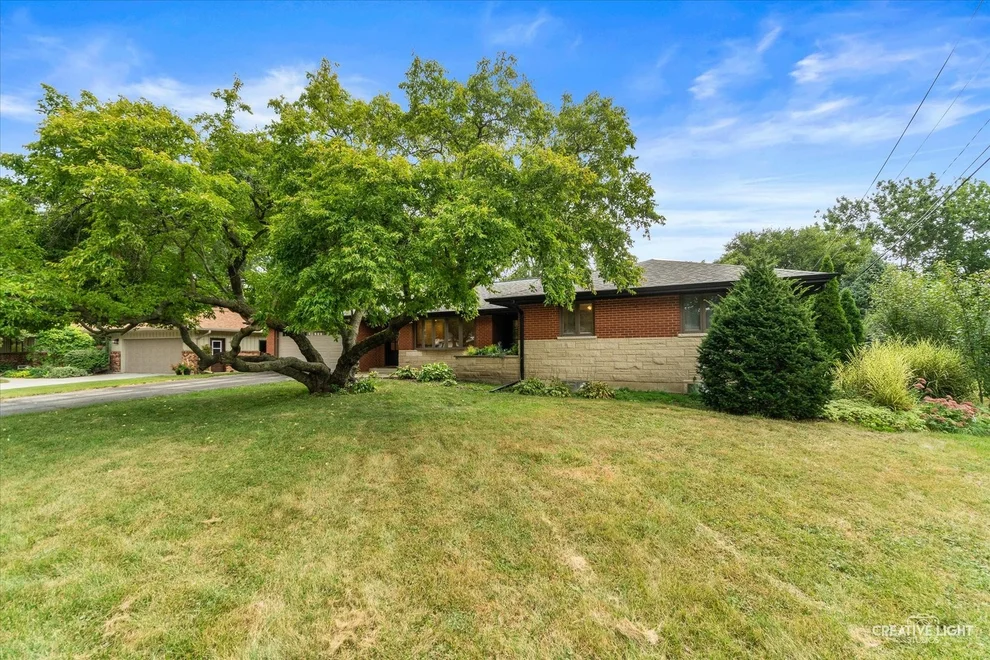 Unit for sale at 390 LRA Drive, Aurora, IL 60506