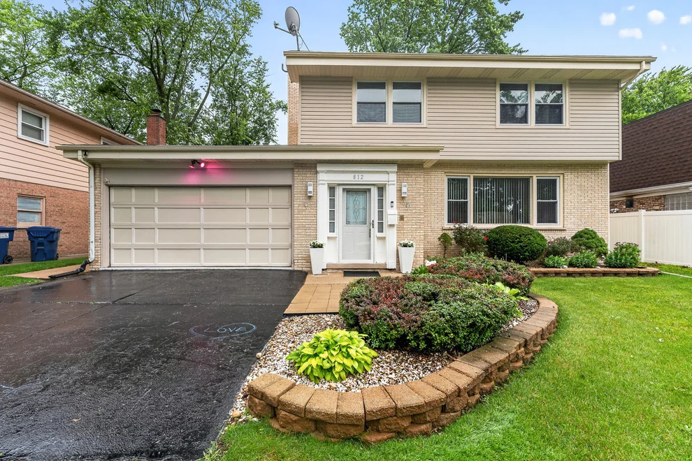 Unit for sale at 812 Elm Street, Flossmoor, IL 60422