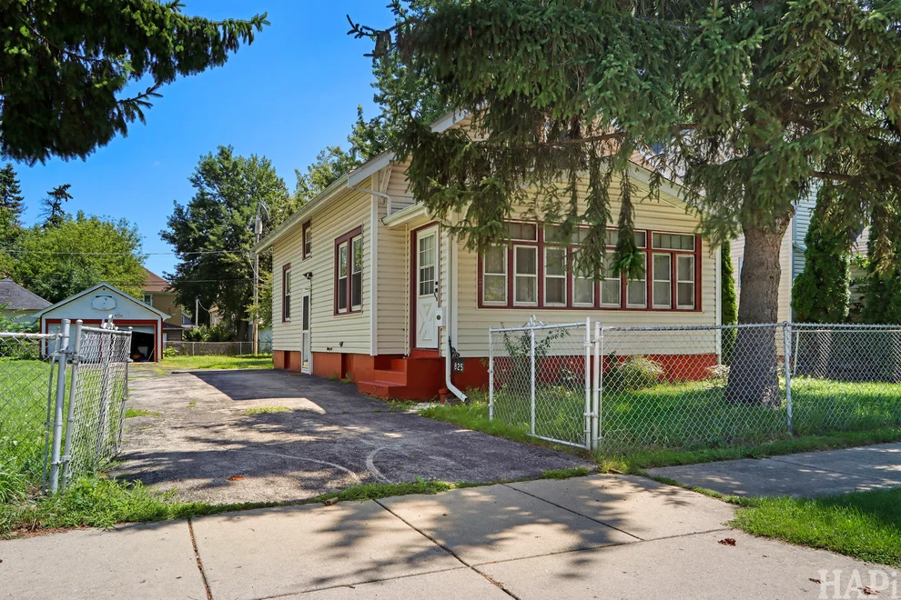 Unit for sale at 825 N Ash Street, Waukegan, IL 60085