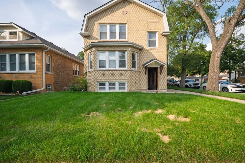 Unit for sale at 5901 N Navarre Avenue, Chicago, IL 60631
