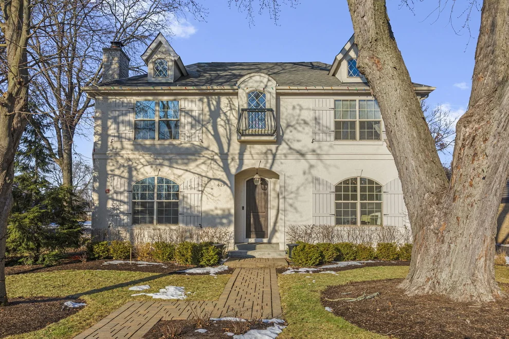 Unit for sale at 629 Kenwood Avenue, Libertyville, IL 60048