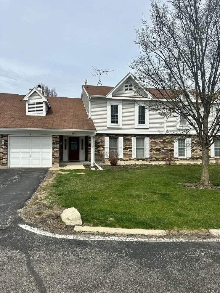 Unit for sale at 848 Chasefield Lane, Crystal Lake, IL 60014