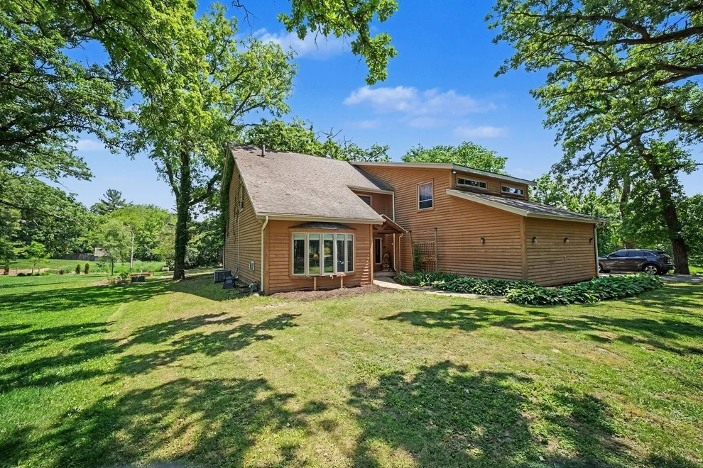 Unit for sale at 19629 Woodside Drive, New Lenox, IL 60451