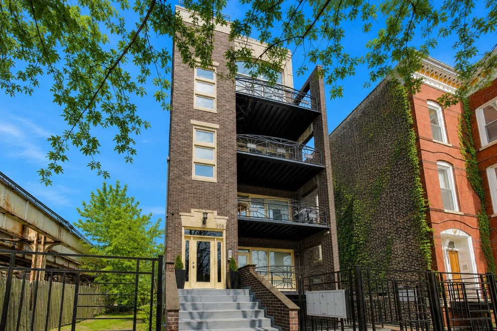 Unit for sale at 308 W Evergreen Avenue, Chicago, IL 60610