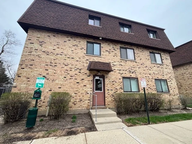 Unit for sale at 9700 Bianco Terrace, Des Plaines, IL 60016