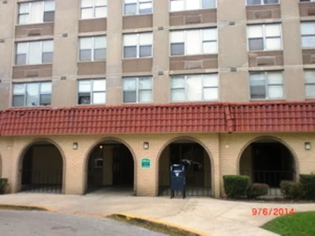 Unit for sale at 4300 W FORD CITY Drive, CHICAGO, IL 60652