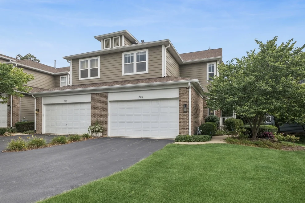 Unit for sale at 203 Tanglewood Drive, Glen Ellyn, IL 60137