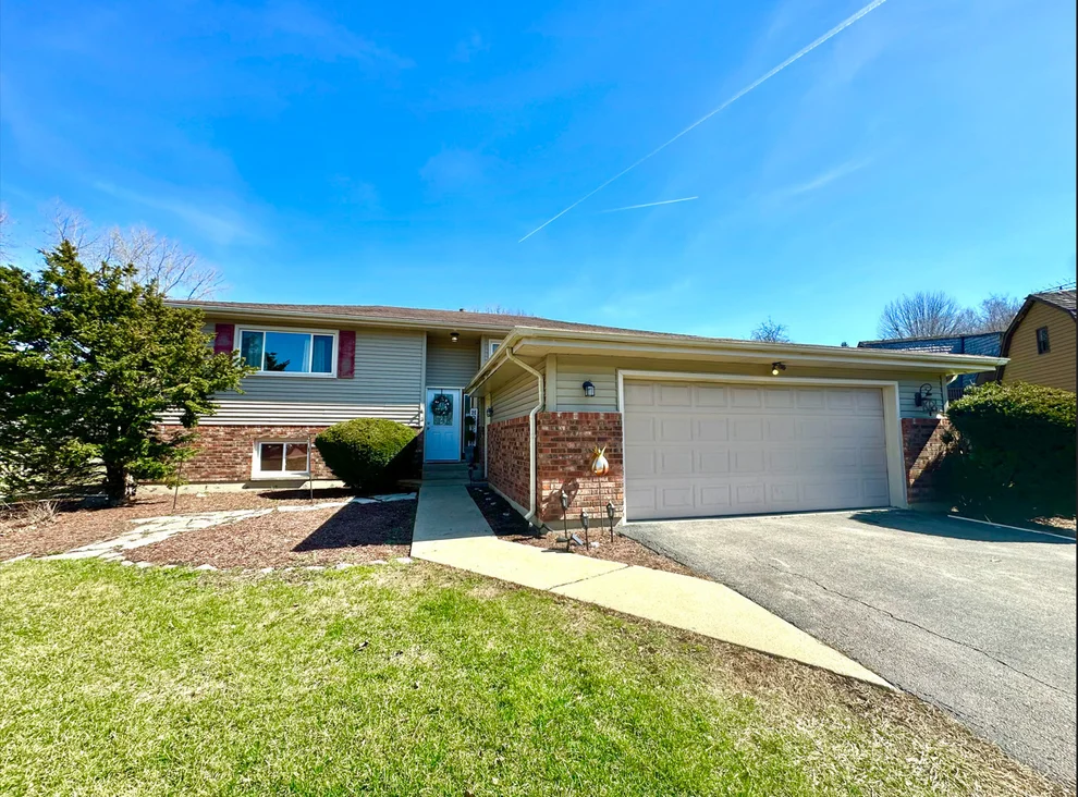 Unit for sale at 5N087 Mary Court, St. Charles, IL 60175