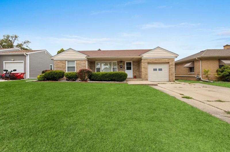 Unit for sale at 251 W 10th Street, Chicago Heights, IL 60411