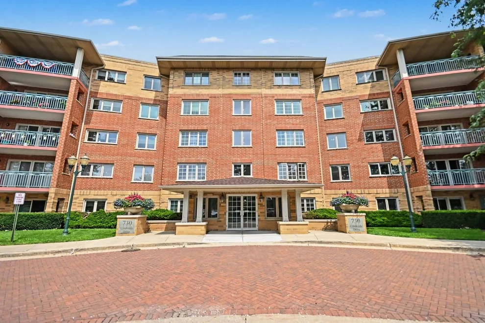 Unit for sale at 730 Creekside Drive, Mount Prospect, IL 60056