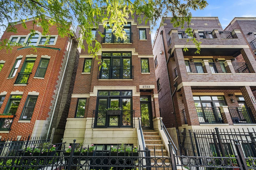 Unit for sale at 2733 N Southport Avenue, Chicago, IL 60614
