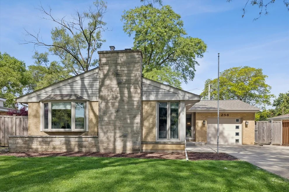 Unit for sale at 258 S Boyd Avenue, Elmhurst, IL 60126
