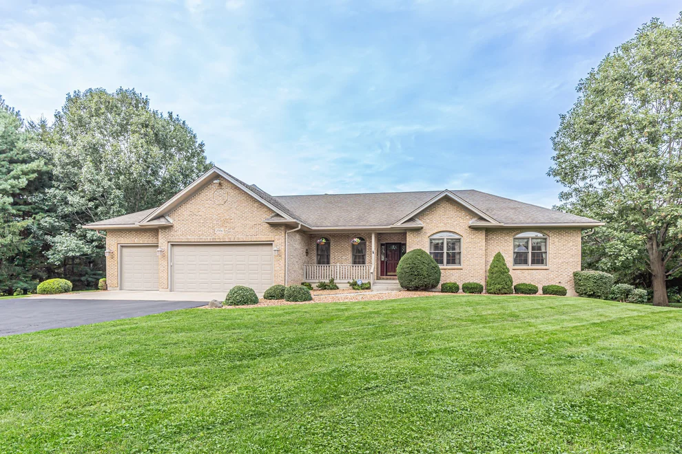 Unit for sale at 2506 Mustang Trail, Woodstock, IL 60098