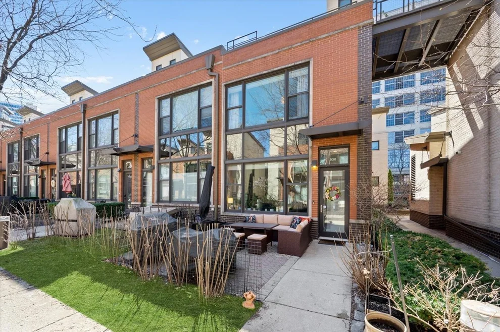 Unit for sale at 930 N Howe Street, Chicago, IL 60610
