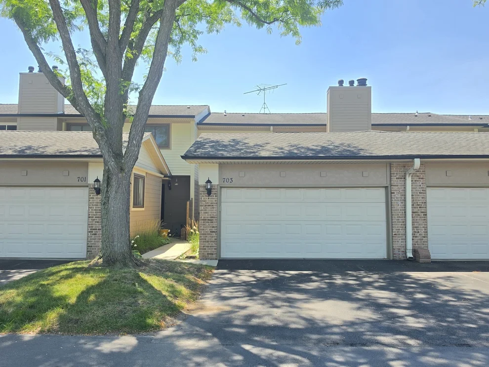 Unit for sale at 703 MALLARD Lane, Deerfield, IL 60015