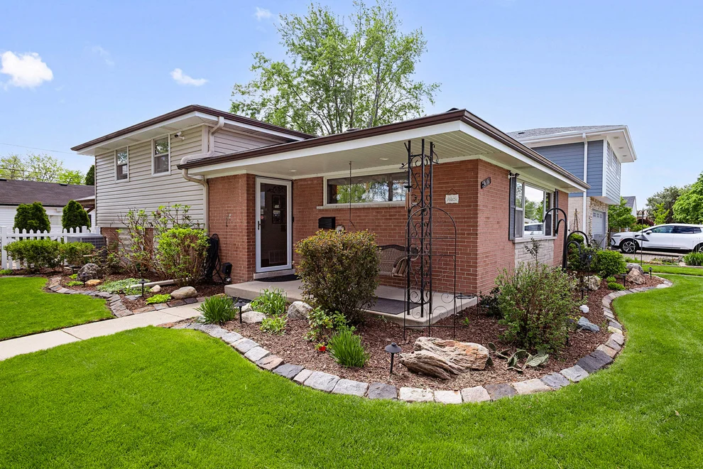 Unit for sale at 9101 27th Street, Brookfield, IL 60513