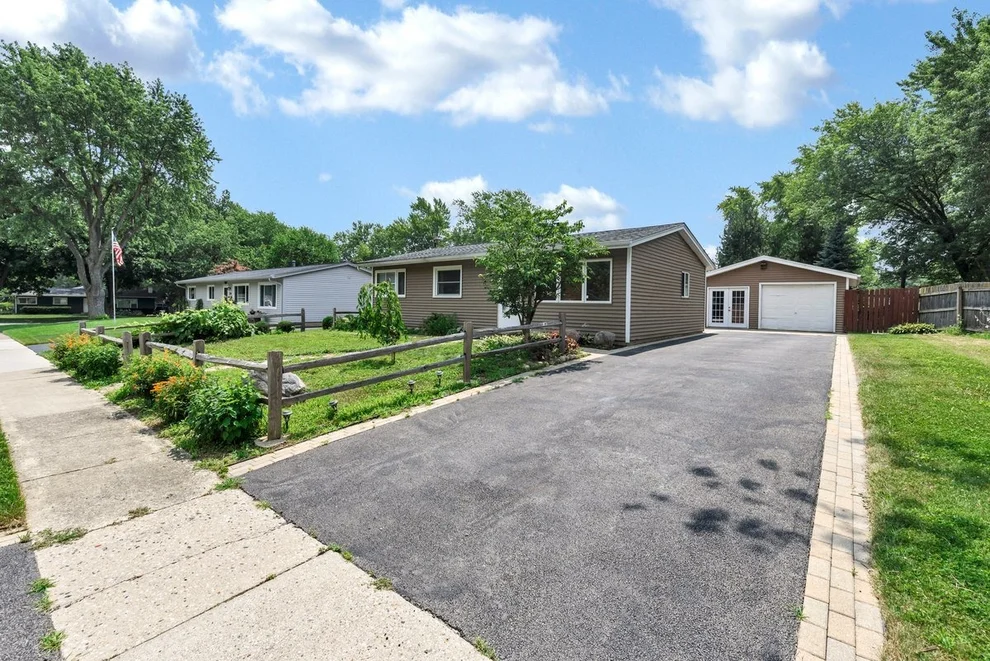 Unit for sale at 18595 W Pamela Place, Gurnee, IL 60031