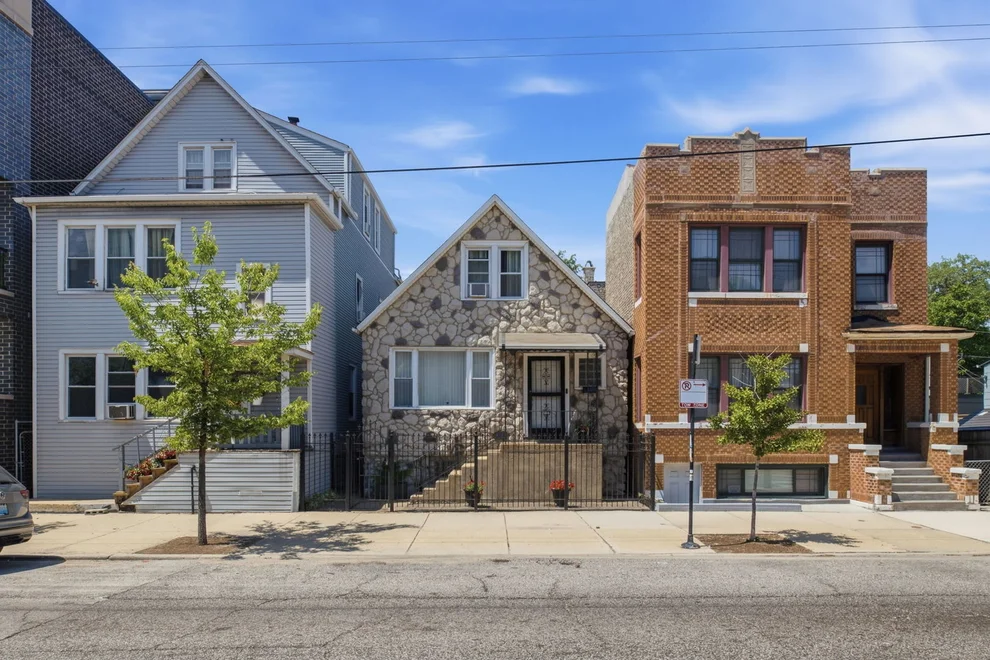 Unit for sale at 2444 N WESTERN Avenue, Chicago, IL 60647